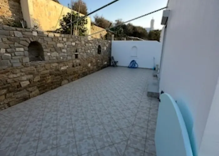 Mare Monte 2 شقة Parasporos